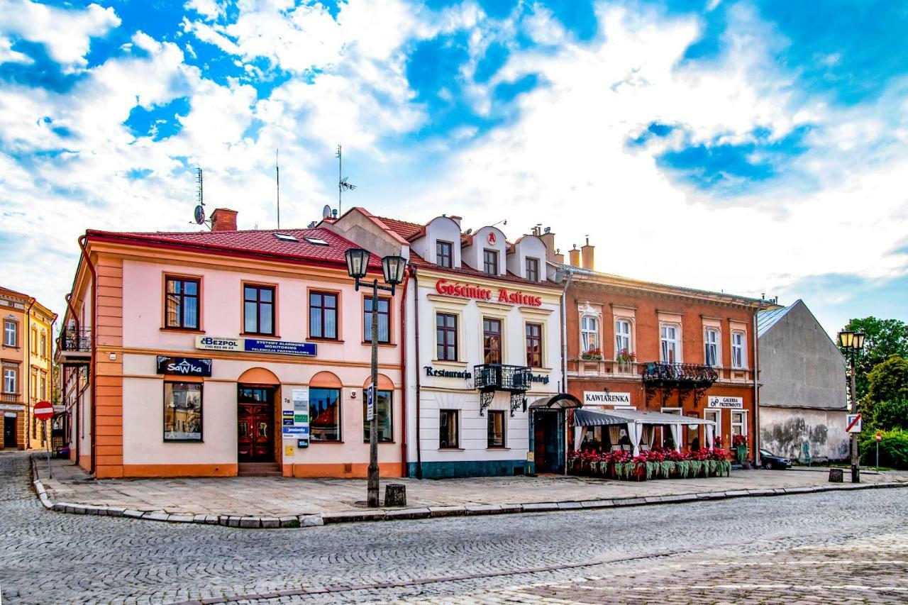 Gosciniec Asticus Bed and Breakfast Jarosław Buitenkant foto